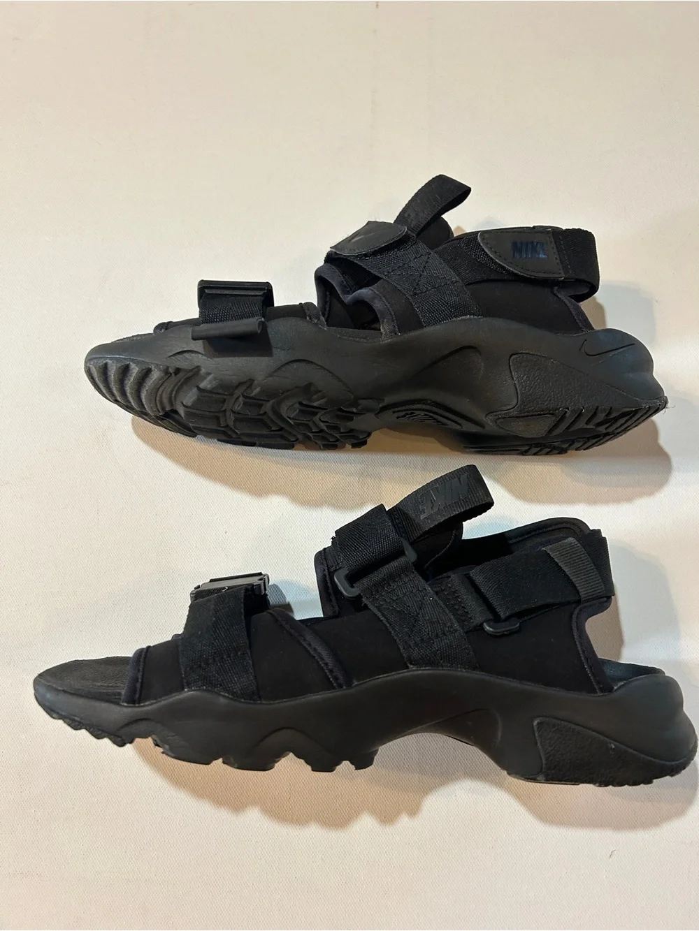 Nike Canyon Sandals Triple Black CW9704-001 Women’s Size 7 Hiking Outdoor Comfor
